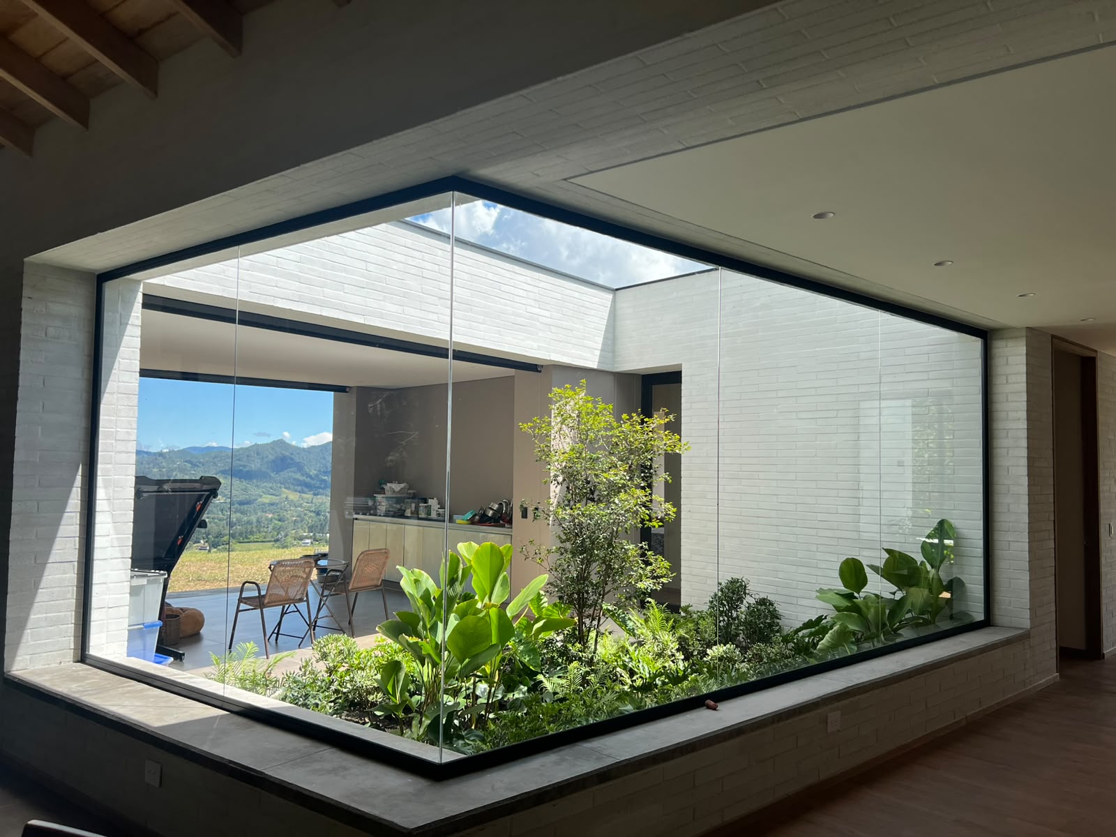 Puertas vidrieras corredizas hacia la terraza